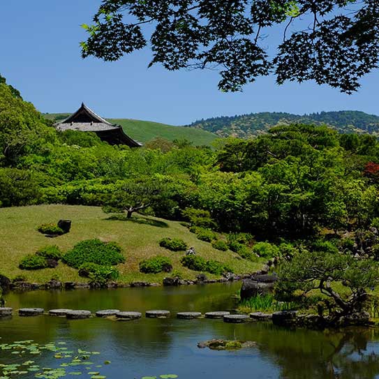 京都奈良ぼっち旅行記「庭の旅」5日目「法華堂と奈良の諸仏、奈良の庭園」