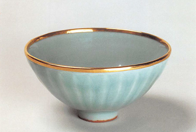 青磁茶碗−満月.jpg