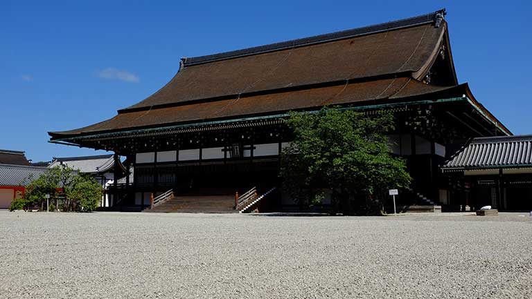 gyoen-shishinden.jpg